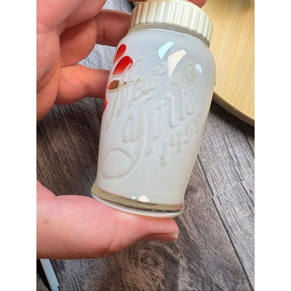 Vintage 1950s Bessie & Jessie Milk Glass Salt and Pepper Shakers – Hand Painted - Picture 5 of 7